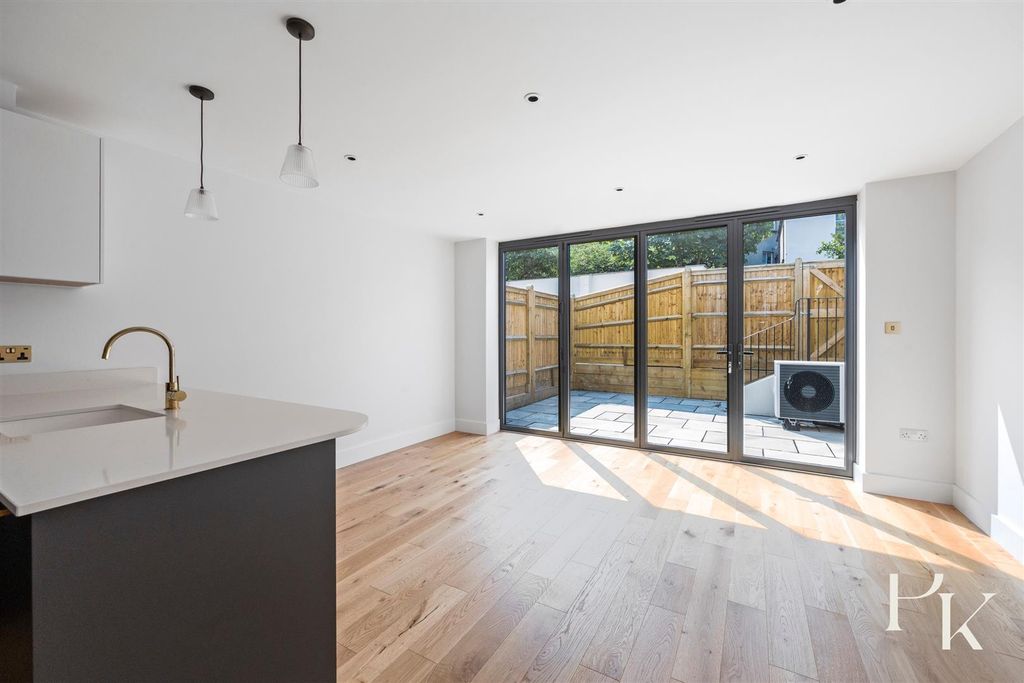 Property photo 2 of 19 Kitchen