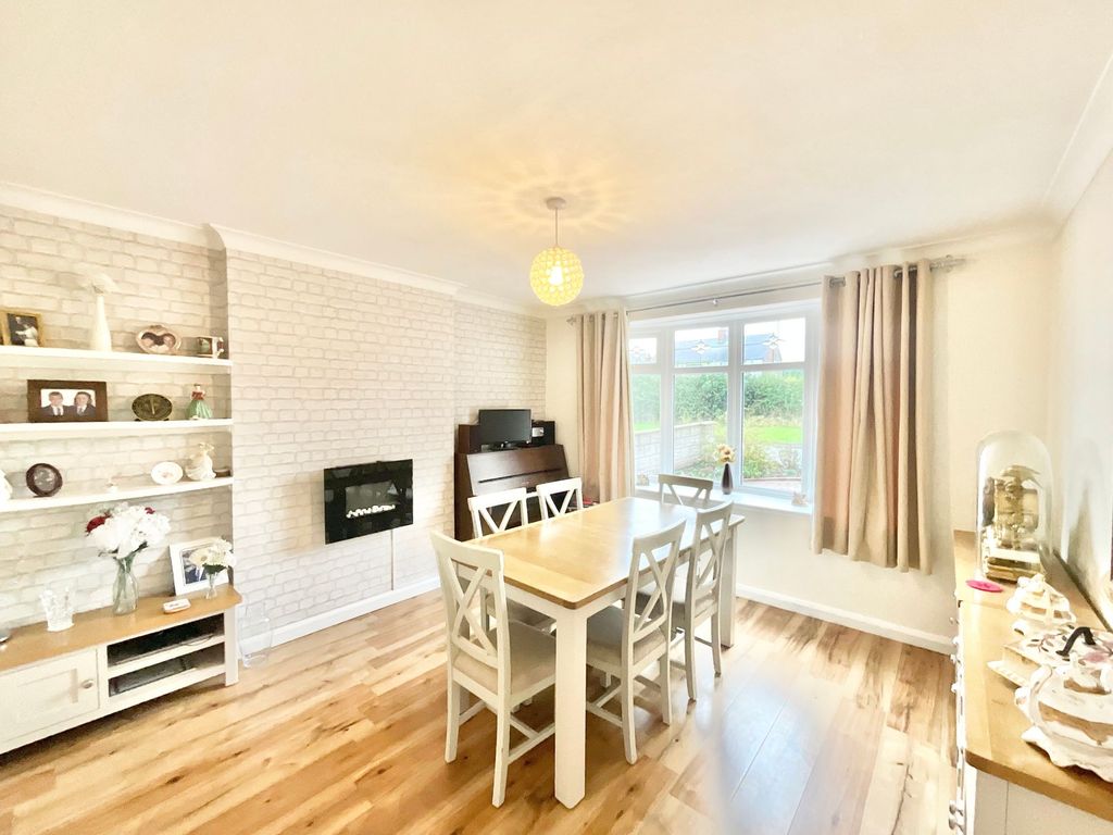 Property photo 2 of 27