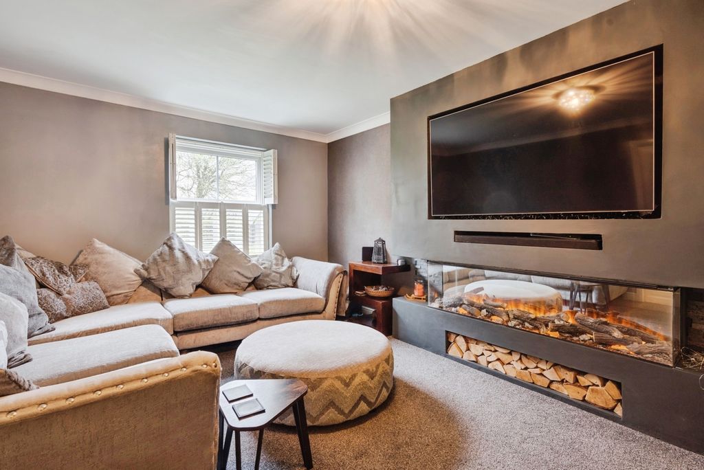 Property photo 2 of 19 Pbox-Img.Jpg