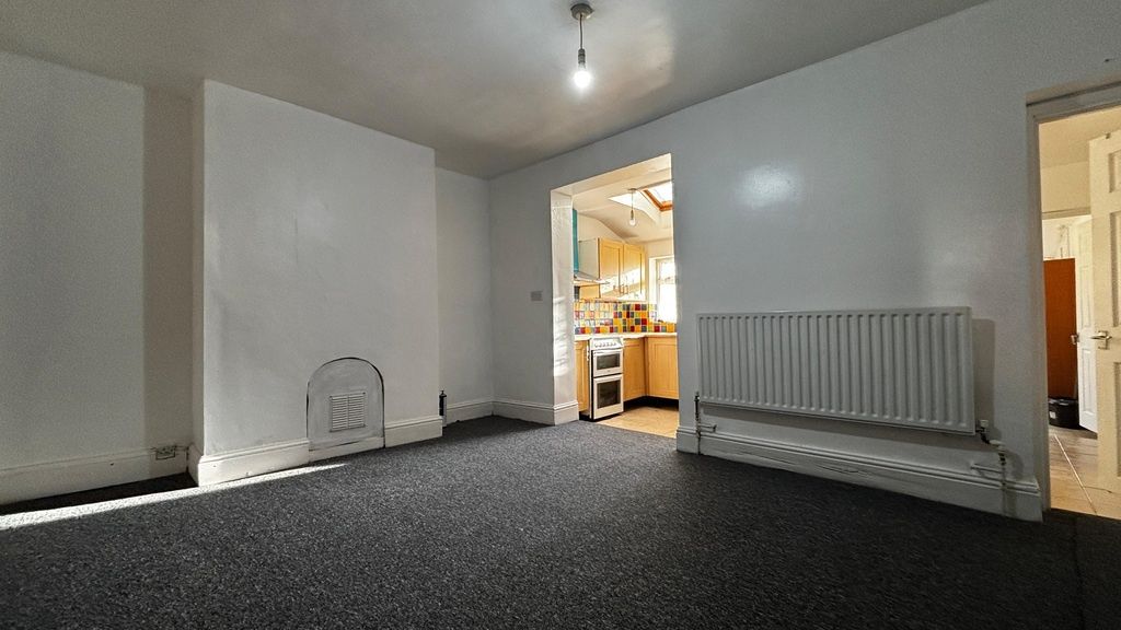 Property photo 1 of 9 Bright Communal Lounge With Neutral Decor And New-...