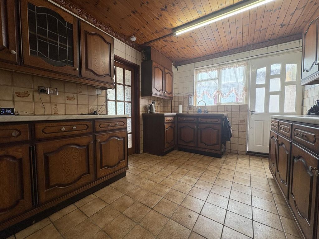 Property photo 2 of 15 Kitchen