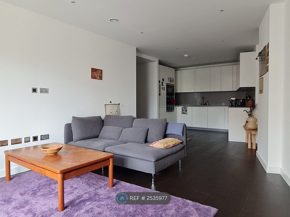 Property photo 1 of 13 Living Room