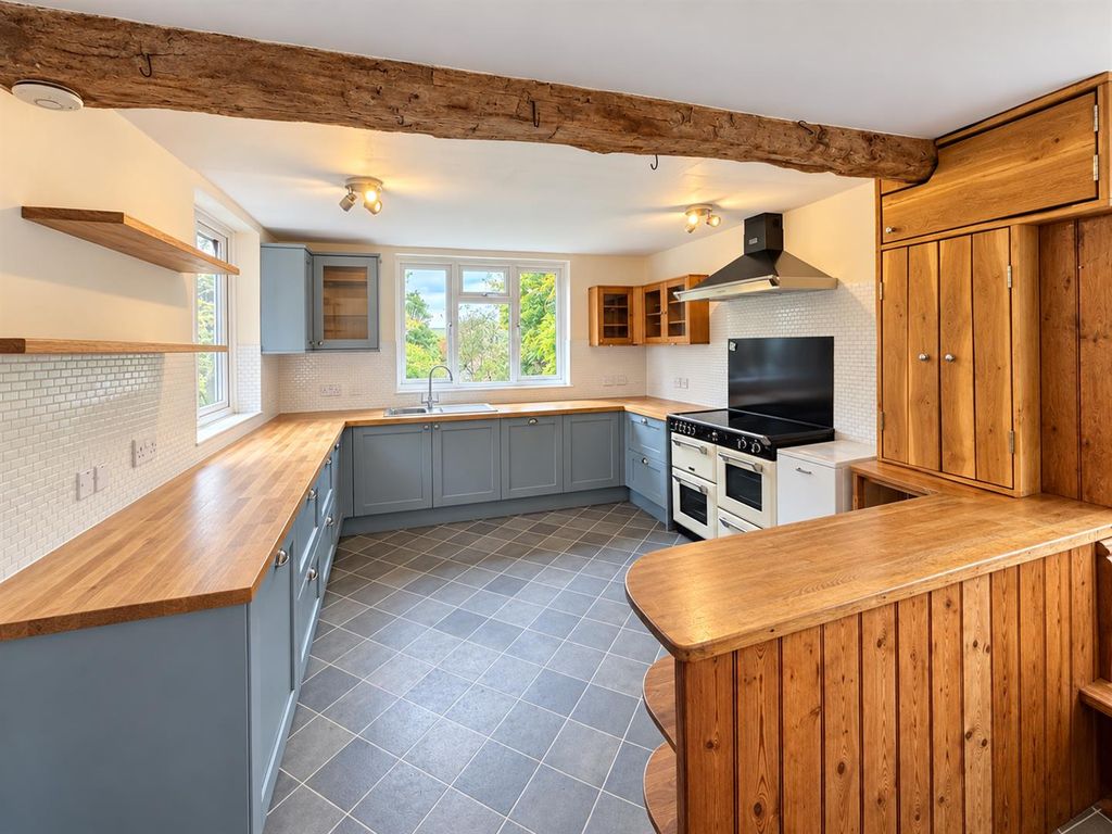 Property photo 2 of 34 Kitchen Diner (1/4)
