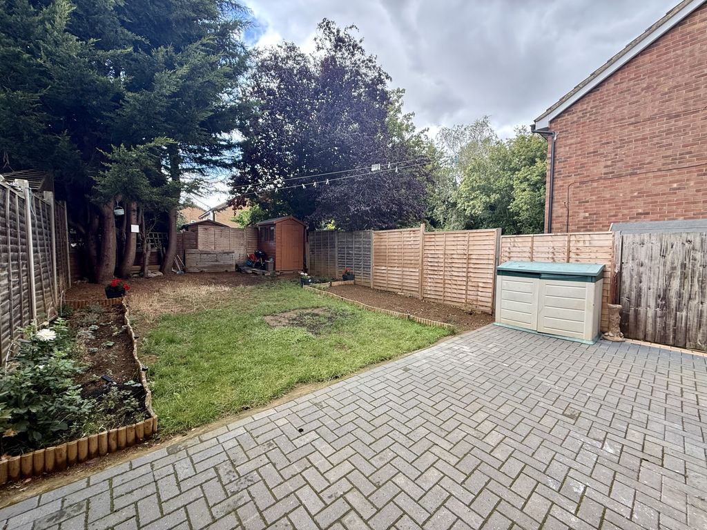 Property photo 3 of 11 Garden