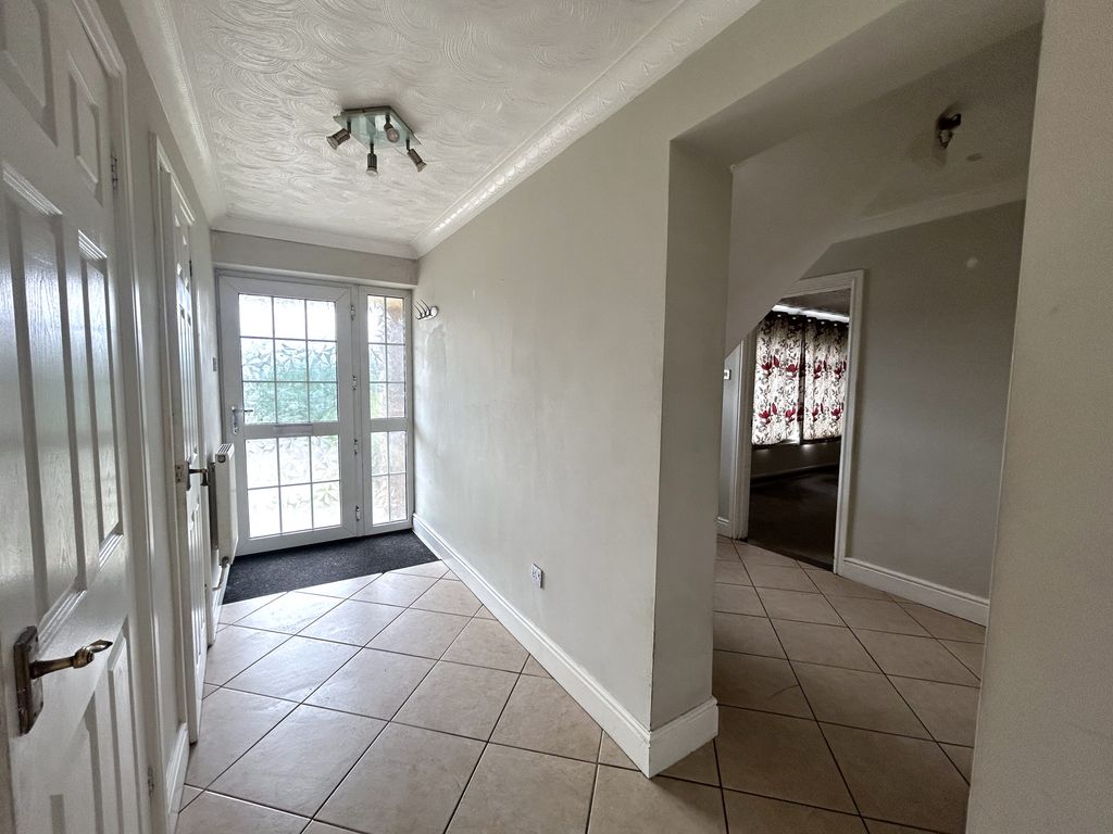 Property photo 2 of 25