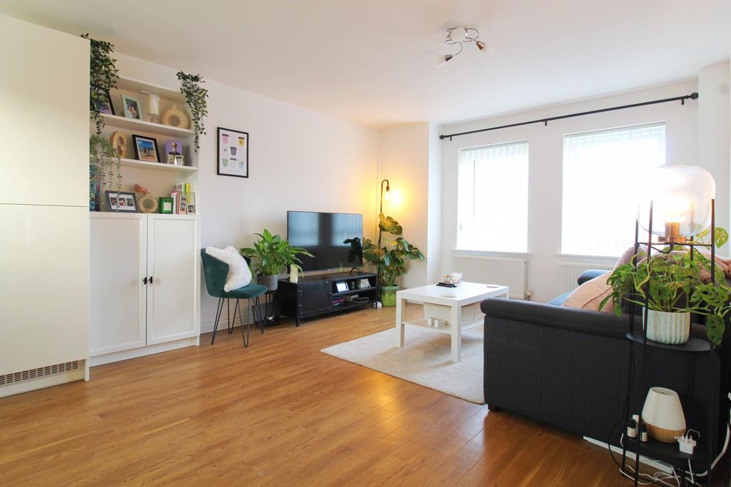 Property photo 3 of 7 Img_2203_Inpixio.Jpg