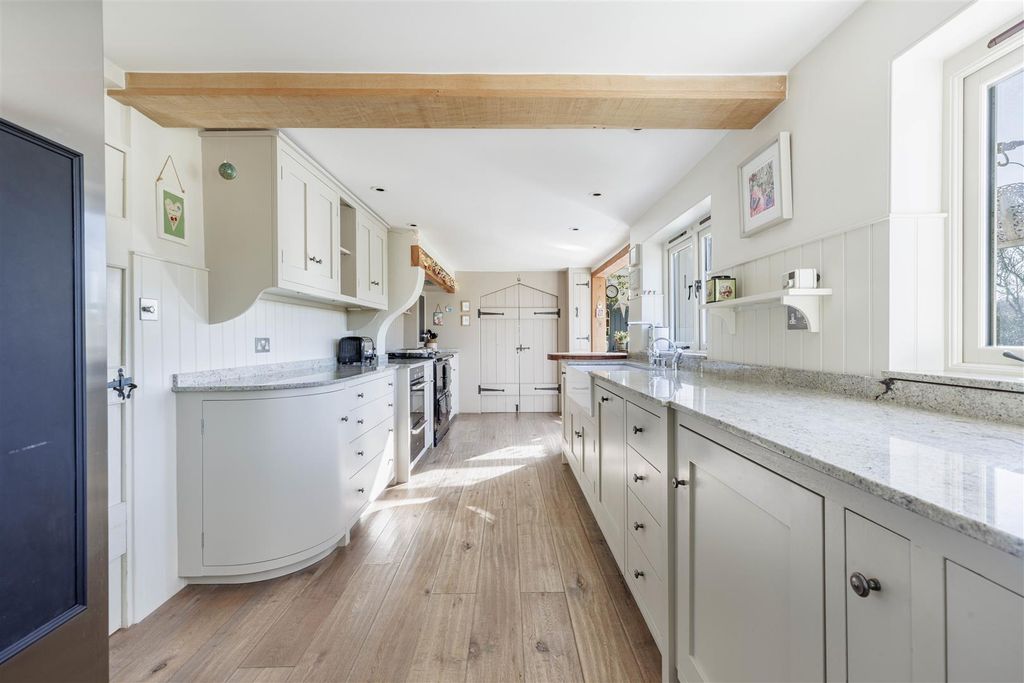 Property photo 2 of 36 825A7420-Hdr.Jpg