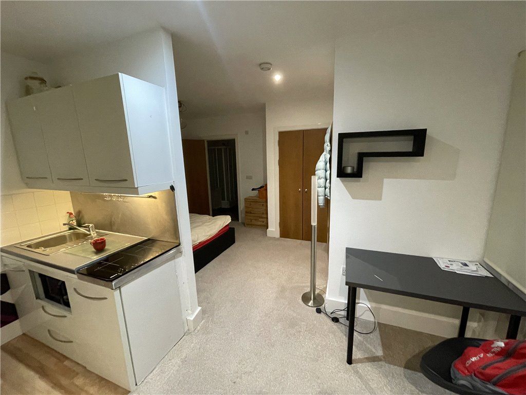 Property photo 2 of 10 Studio