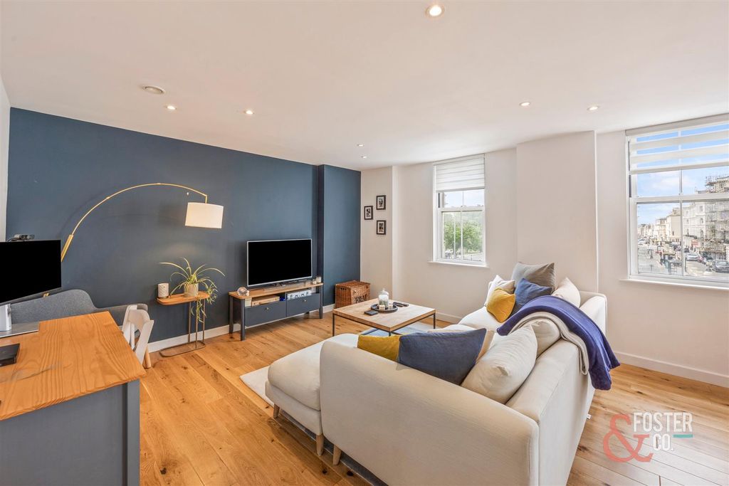 Property photo 3 of 16 Holland Road, Palmeira Plaza, 63-006.Jpg