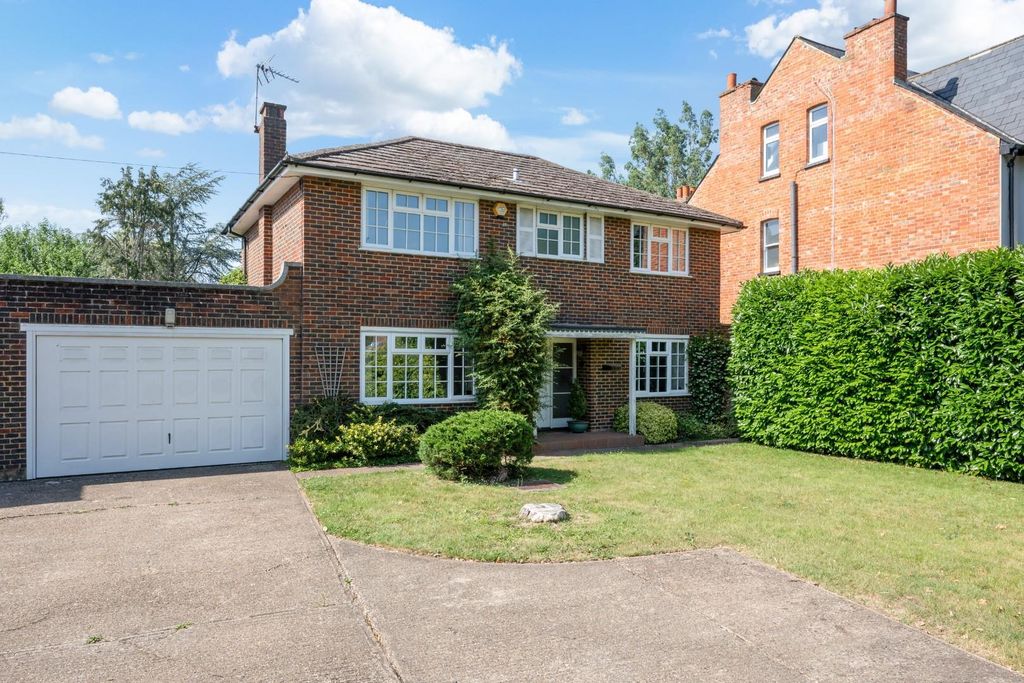 Property photo 1 of 17 Barnett Wood Lane (15).Jpg