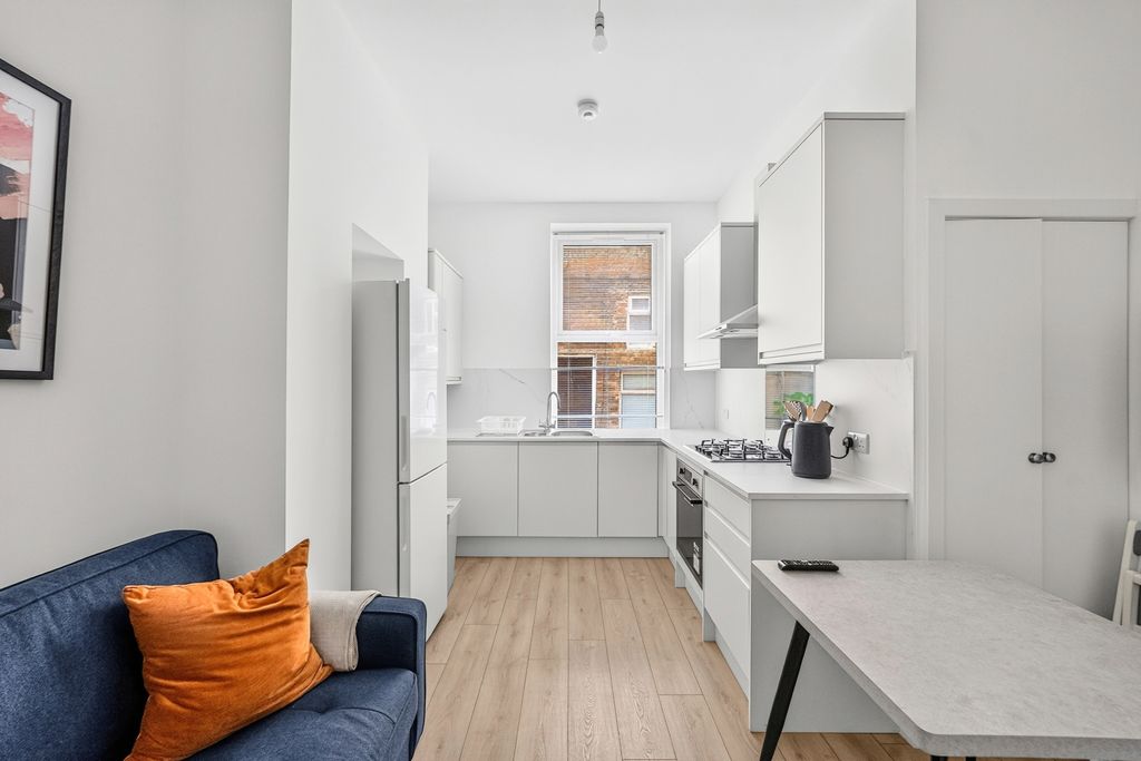 Property photo 1 of 11 Pbox-Img.Jpg