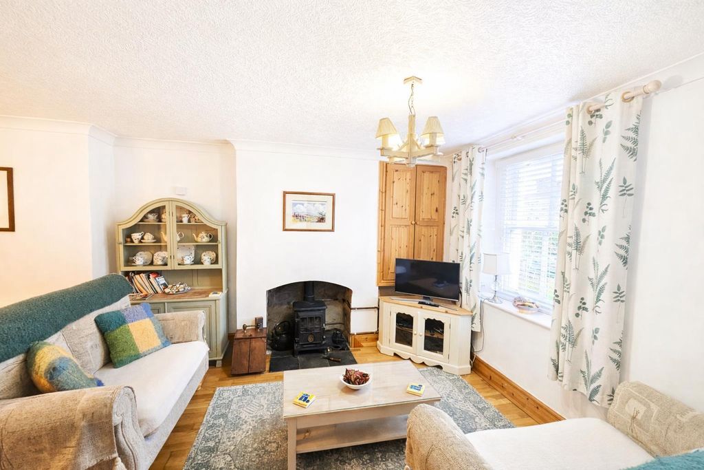 Property photo 3 of 20 Lounge 2.Png