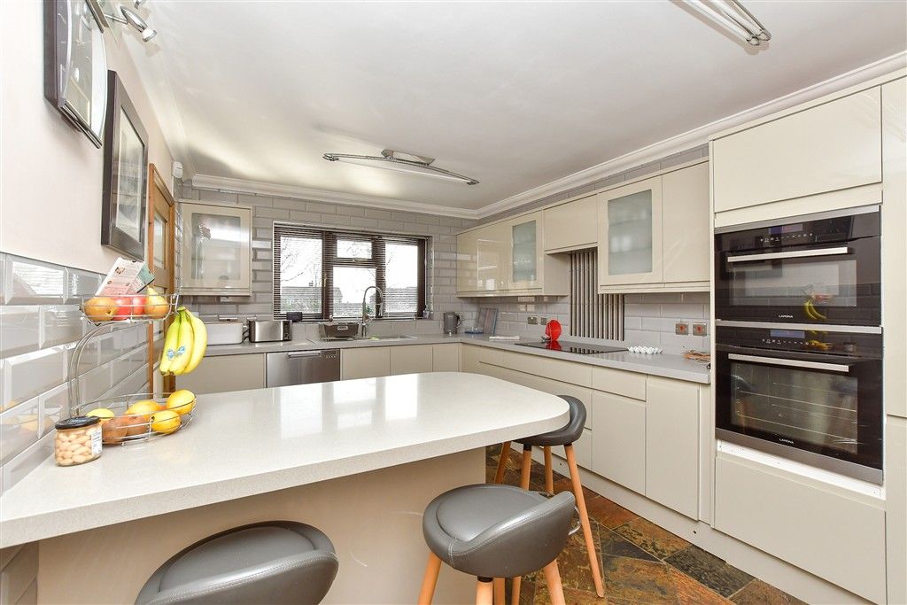 Property photo 2 of 20 Kitchen/ Breakfast Room