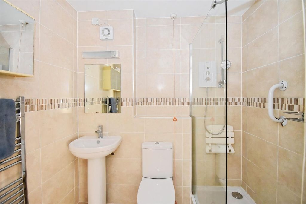 Property photo 3 of 19 A473A300-Hoh 20Shower 20Room.Jpg