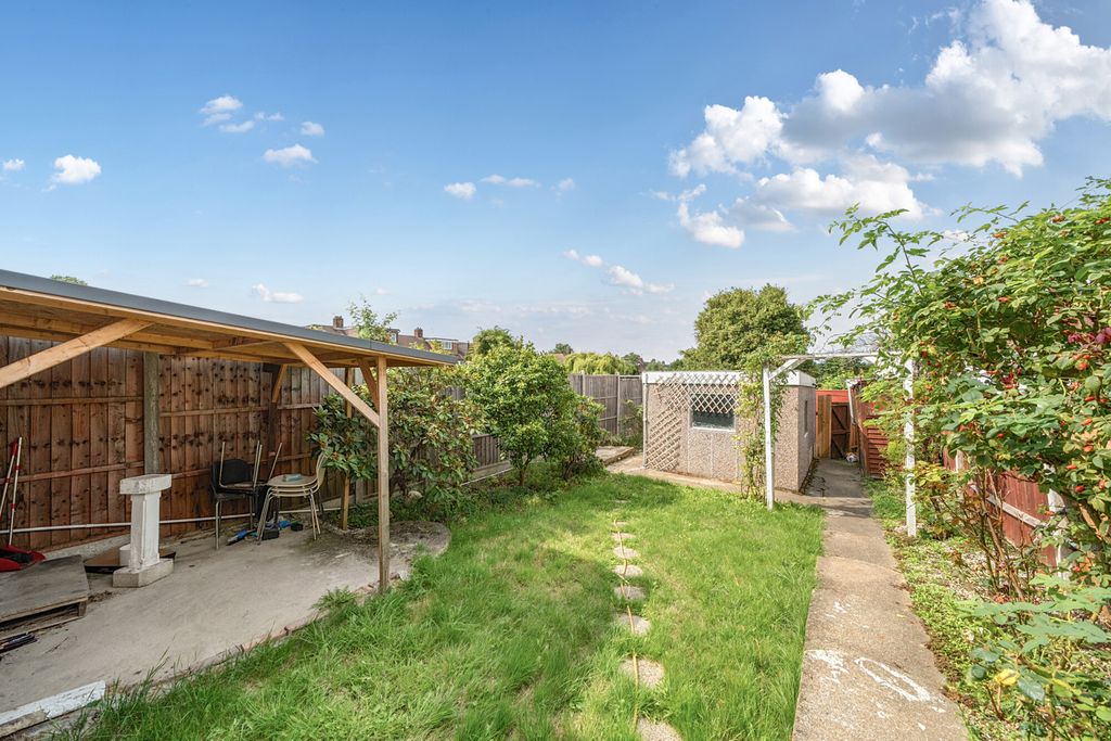Property photo 3 of 13 Garden