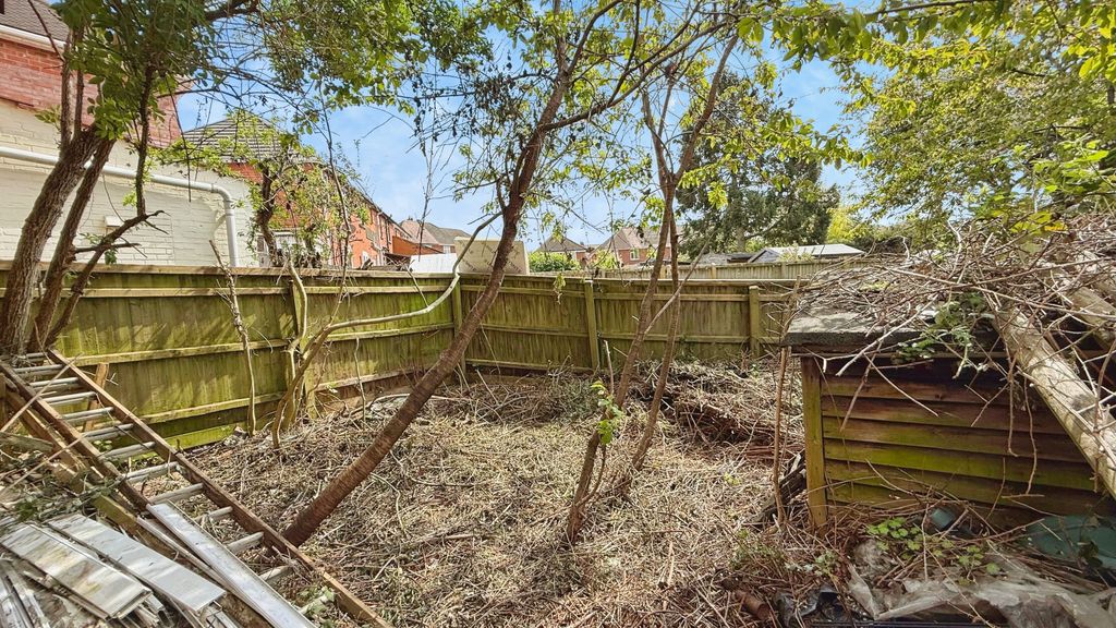 Property photo 2 of 9 Garden
