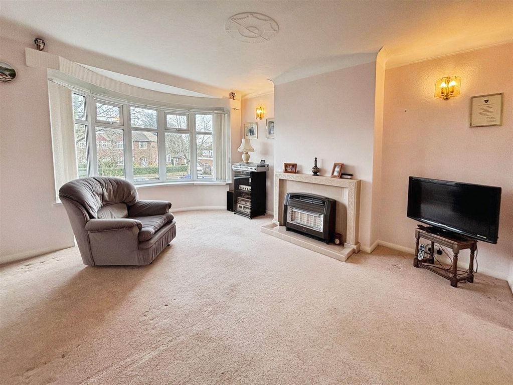 Property photo 2 of 19 Lounge