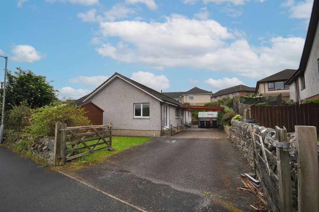Property photo 2 of 26