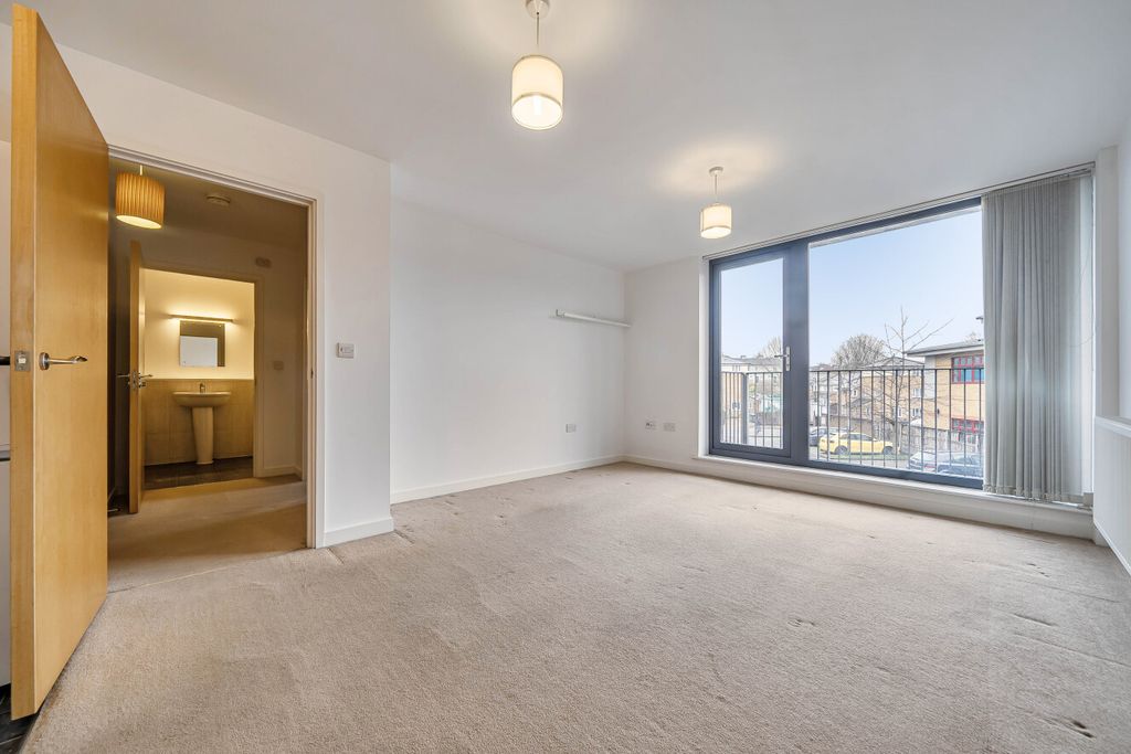 Property photo 2 of 15 1410410-1-6987286...