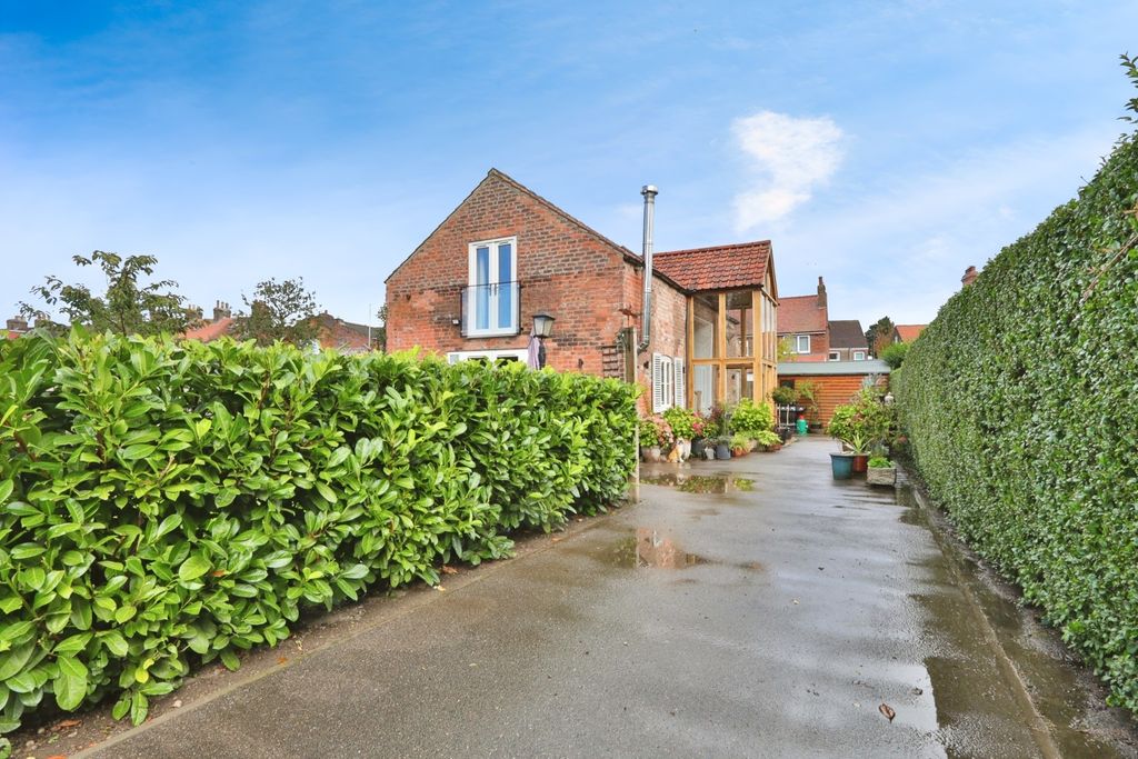 Property photo 1 of 40 4518882