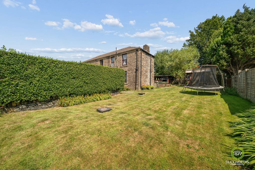 Property photo 2 of 64