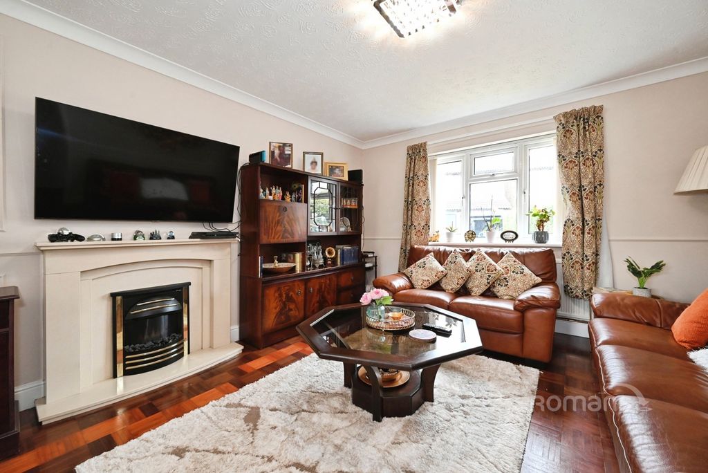 Property photo 3 of 24 Pbox-Img.Jpg