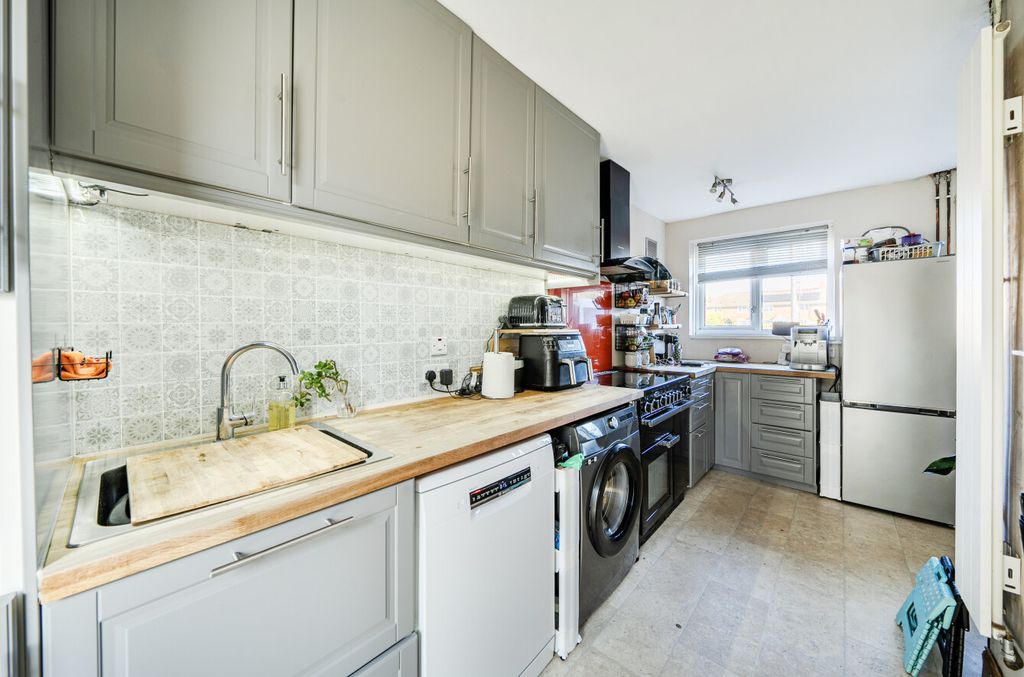 Property photo 3 of 13 1438187769d4Cb73Cbf01