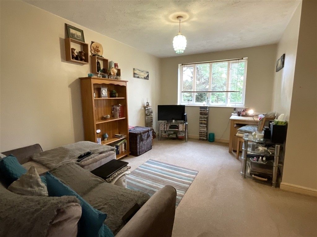 Property photo 1 of 6 Lounge B