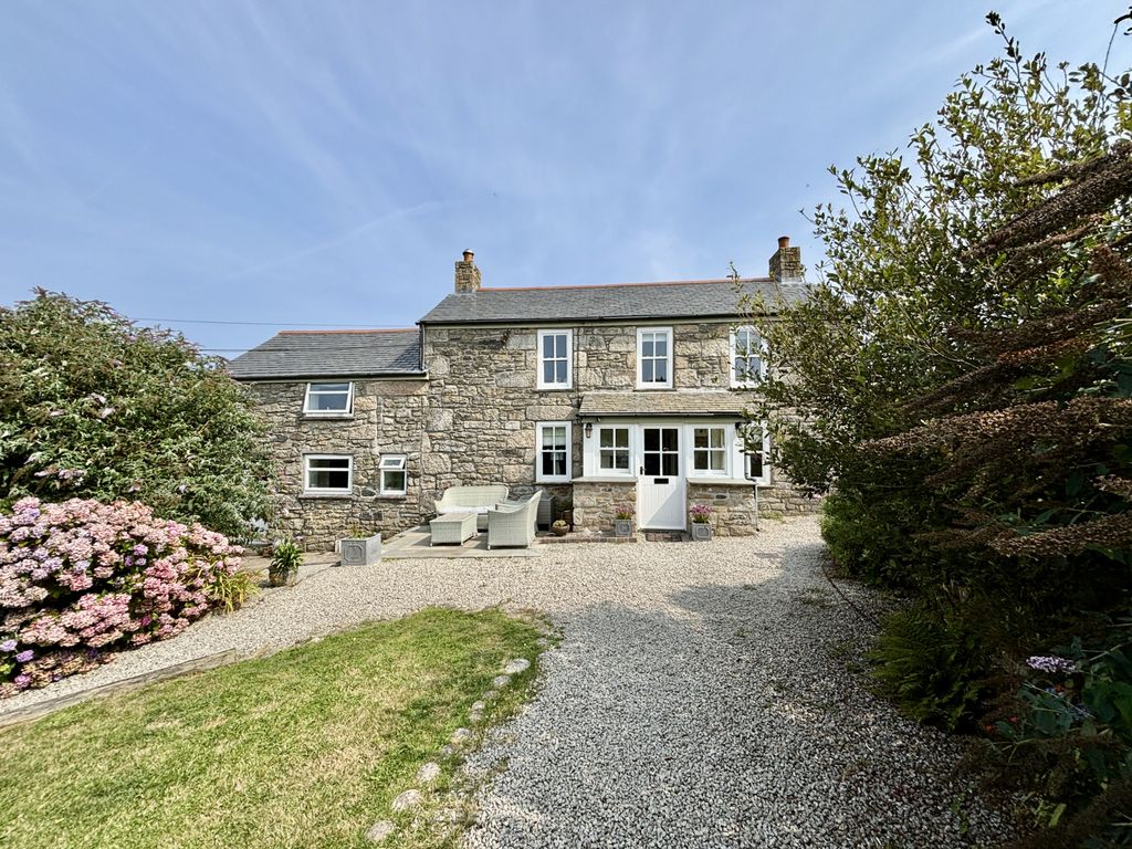 Property photo 1 of 16 3 Bedroom Detached House For Sale