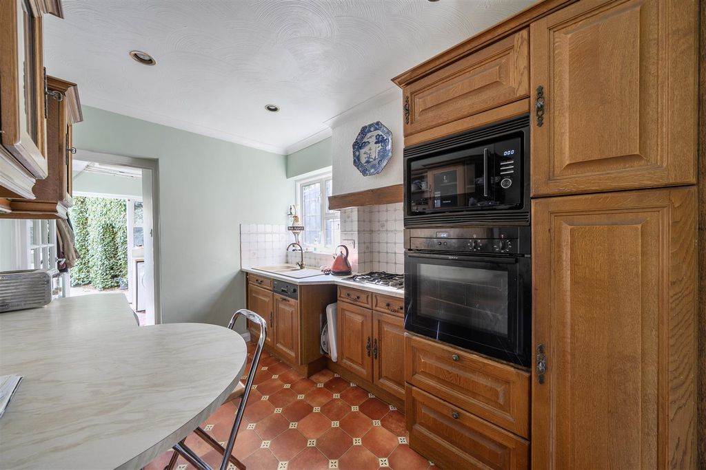 Property photo 3 of 12 Baldwins Lane - Kitchen 2.Jpg