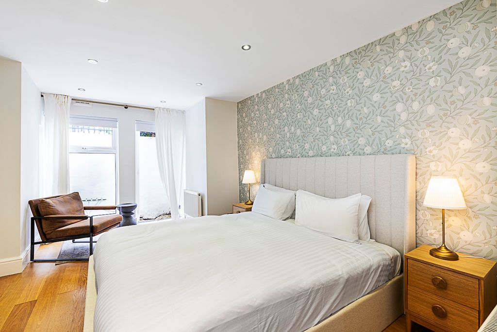 Property photo 3 of 25