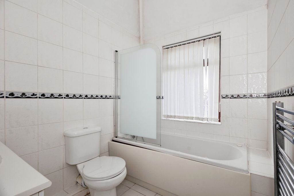 Property photo 3 of 17 Photo