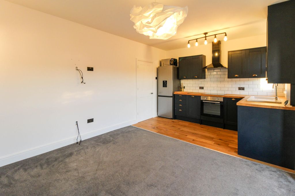 Property photo 3 of 16 Kitchen