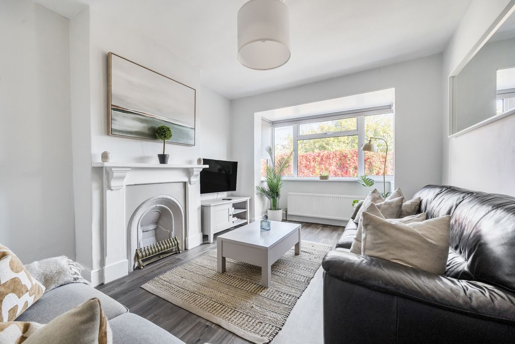 Property photo 3 of 23 1359548-8-68Da6Ba...