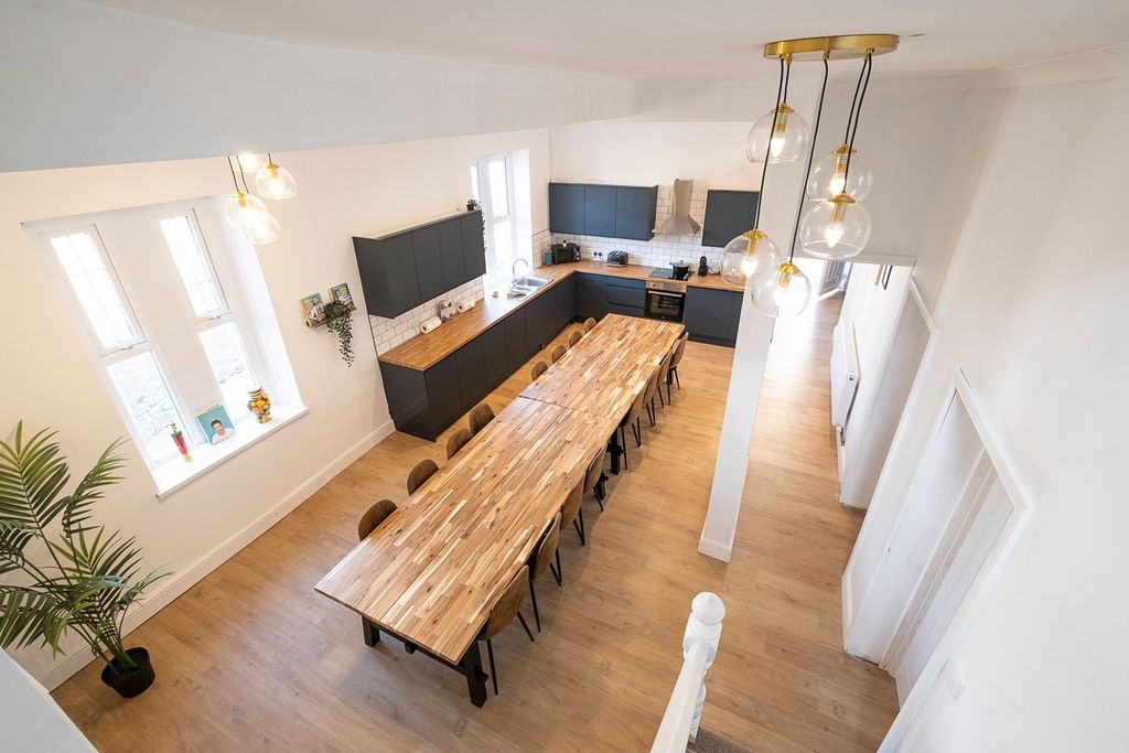 Property photo 3 of 35