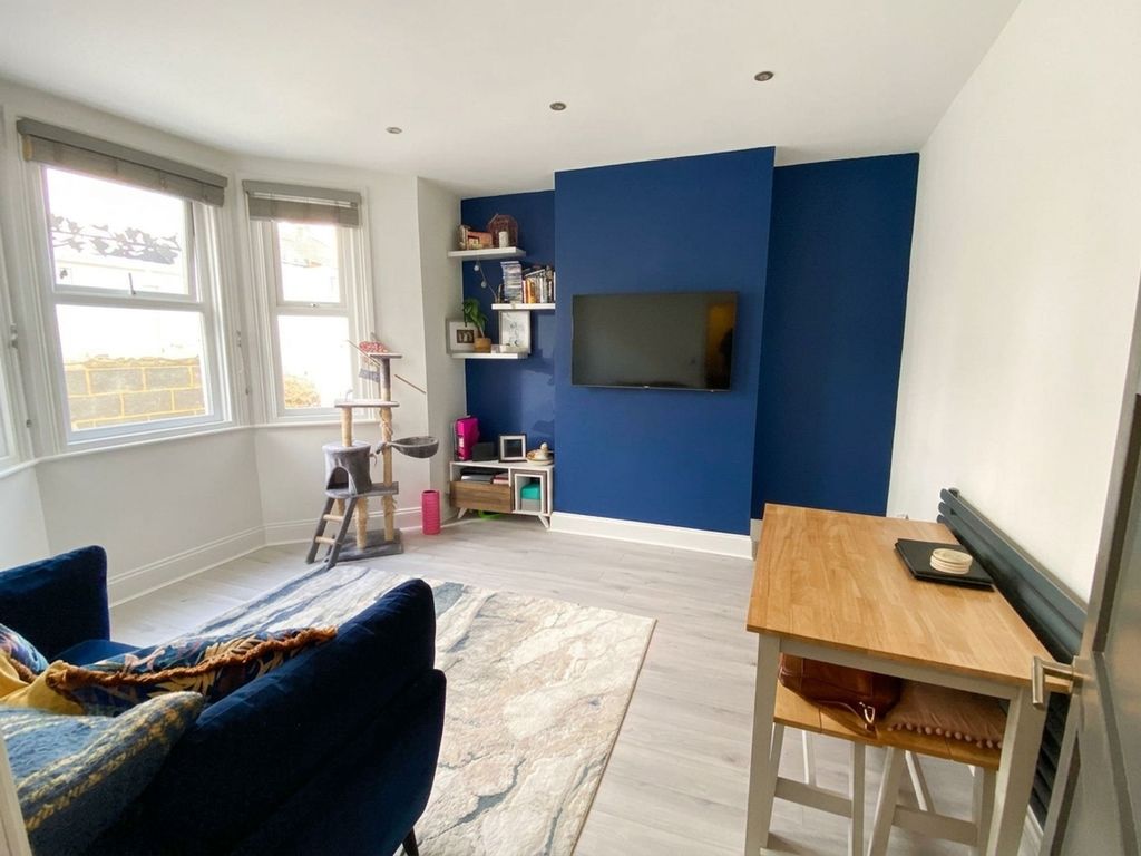 Property photo 2 of 8