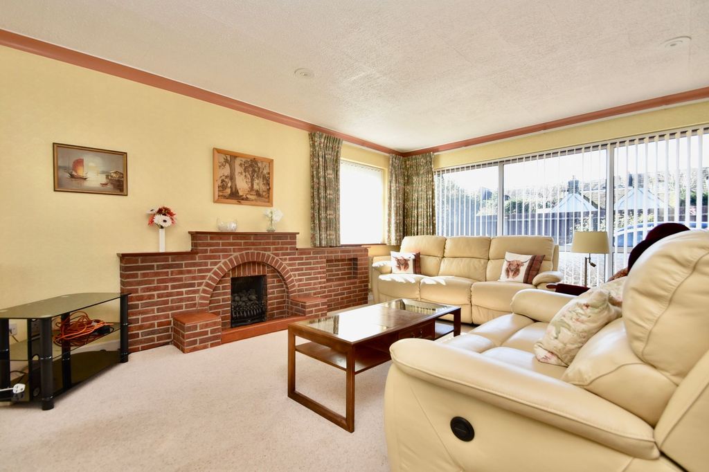 Property photo 2 of 18