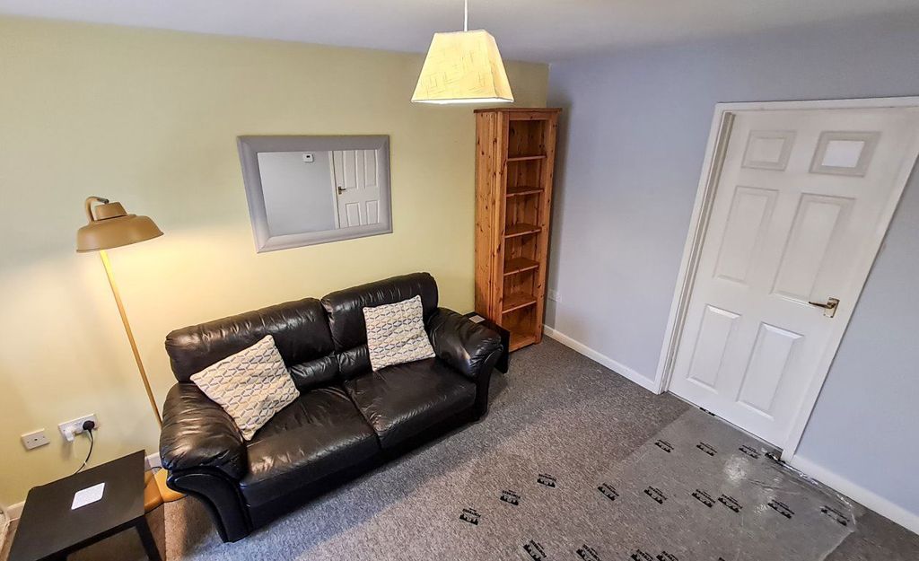 Property photo 3 of 11