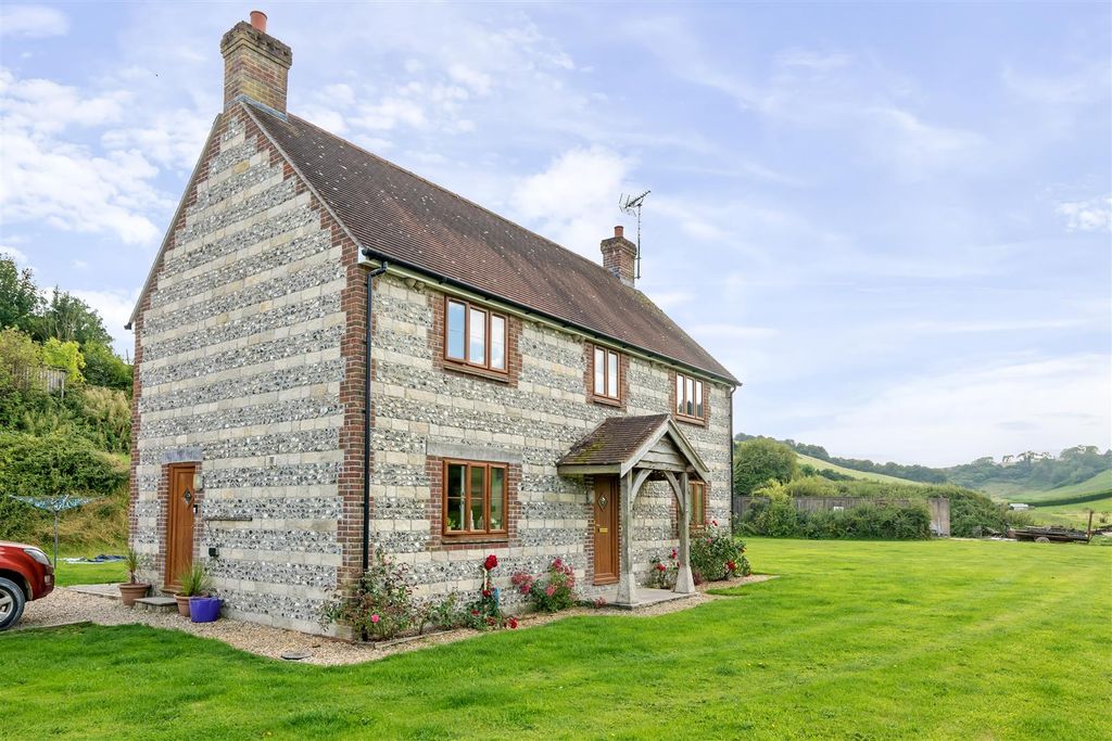 Property photo 3 of 15 Farmhouse