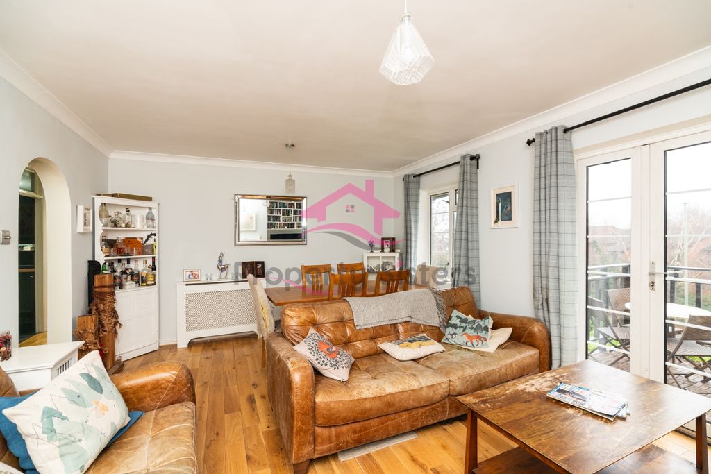 Property photo 3 of 10 Photo 7