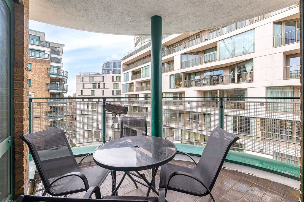 Property photo 2 of 9 Balcony