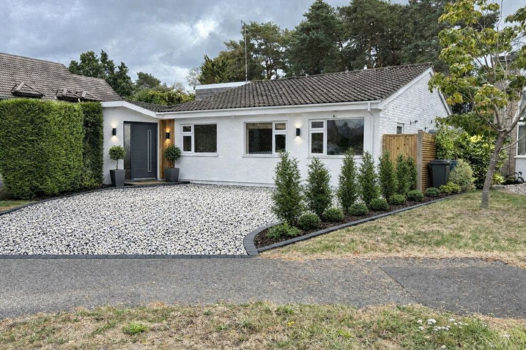 Property photo 1 of 39 4 Bedroom Detached Bungalow