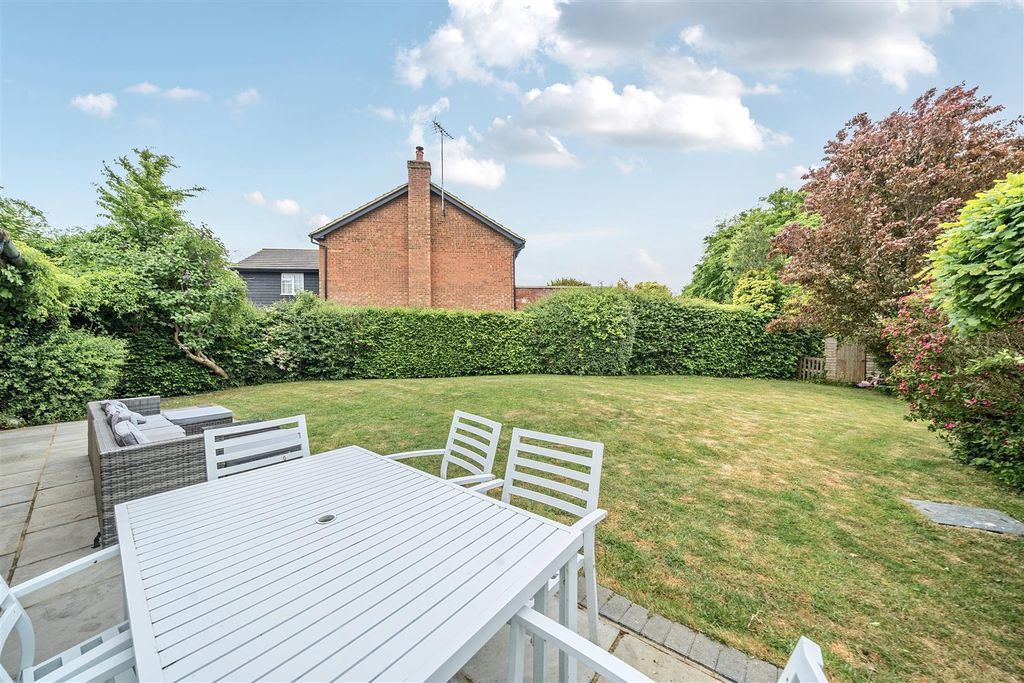 Property photo 3 of 18 Garden: