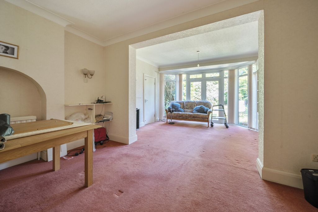 Property photo 3 of 17 1468108-10-6A1704...