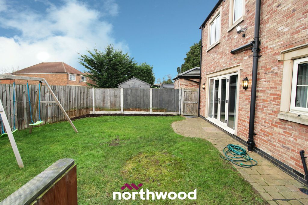 Property photo 2 of 32