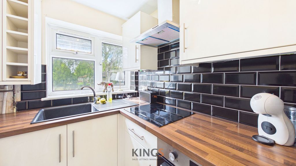 Property photo 2 of 8 Kitchen