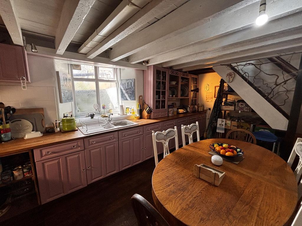 Property photo 2 of 25 Kitchen