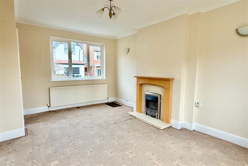 Property photo 3 of 15 Lounge