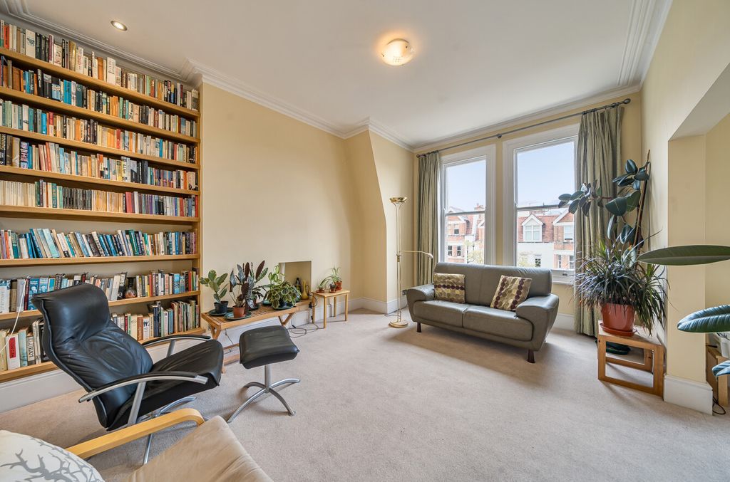 Property photo 2 of 12 1364583-5-68E6847...