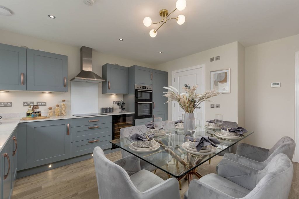 Property photo 1 of 12 Living/Kitchen